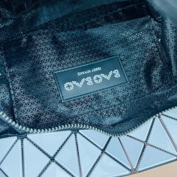 Brand new Issey Miyake white knotted tofu sling bag. - Picture 6 of 11